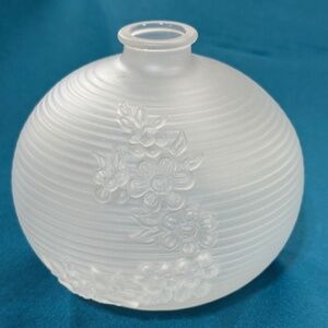 Vtg Avon Frosted Glass Ribbed Beehive Vase with Embossed Flowers